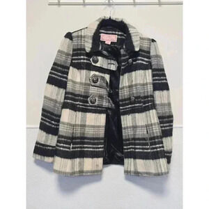 Women's Pink Envelope Coat M Black &‎ White missing button and very small stain